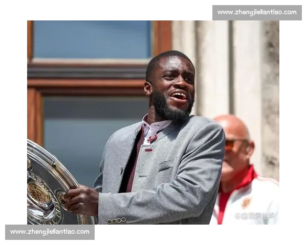 拜仁重启乌帕梅卡诺续约谈判 薪资与解约条款成博弈核心 拜仁重启乌帕梅卡诺续约谈判 薪资与解约条款成博弈核心